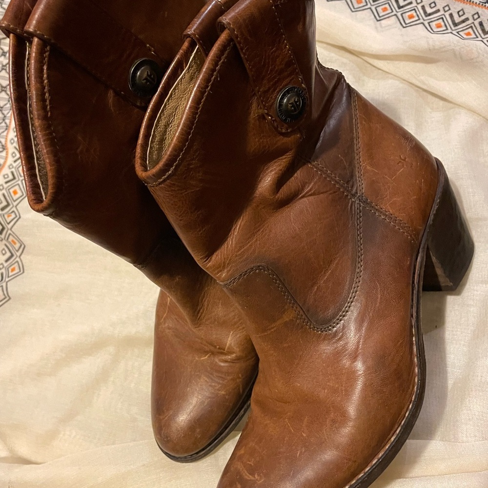 Frye - Picture 3 of 6
